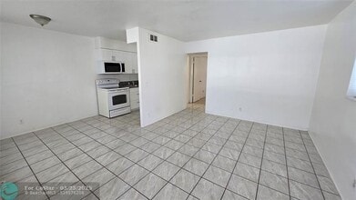 2501 Pierce St in Hollywood, FL - Building Photo - Building Photo