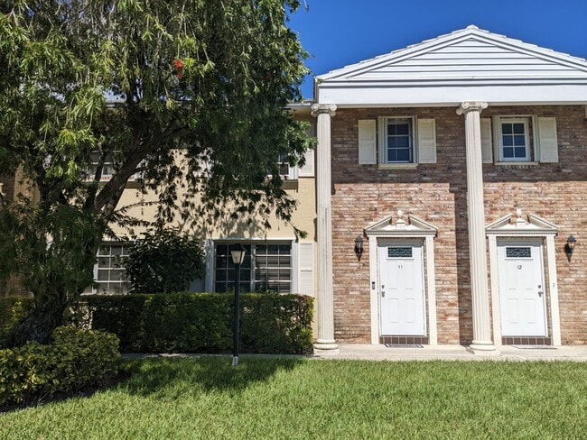 90 SW 5th Ave in Boca Raton, FL - Building Photo - Building Photo