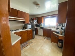 314 E Hoover Ave in Orange, CA - Building Photo - Building Photo