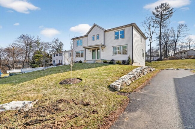 2216 Crompond Rd in Yorktown Heights, NY - Building Photo - Building Photo