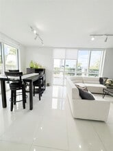 1871 NW S River Dr in Miami, FL - Foto de edificio - Building Photo