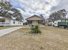 1205 East St in Green Cove Springs, FL - Building Photo