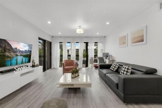 5495 NE 25th Ave in Fort Lauderdale, FL - Building Photo - Building Photo