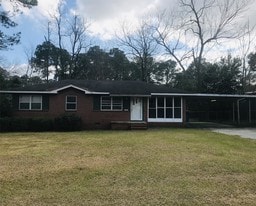356 Elizabeth Cir in Tifton, GA - Building Photo