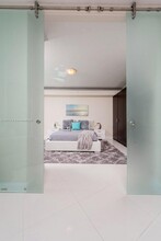 300 South Pointe Dr in Miami Beach, FL - Building Photo - Building Photo