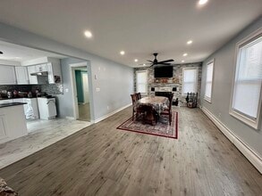 240 Russellville Rd in Westfield, MA - Building Photo - Building Photo
