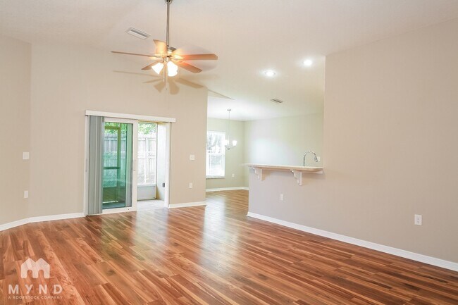 5235 Greenwood St in New Port Richey, FL - Building Photo - Building Photo