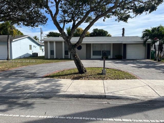 3409 S Douglas Rd in Miramar, FL - Building Photo