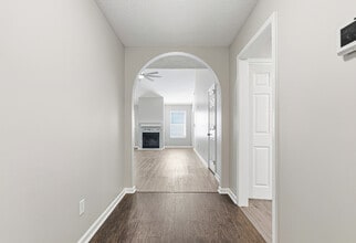 5547 Matt Aaron Ln in Birmingham, AL - Foto de edificio - Building Photo