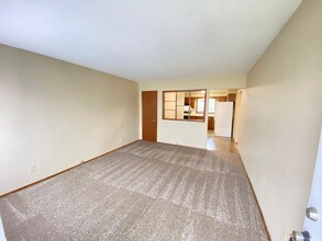 1807 Upton Ave in Waterloo, IA - Building Photo - Building Photo