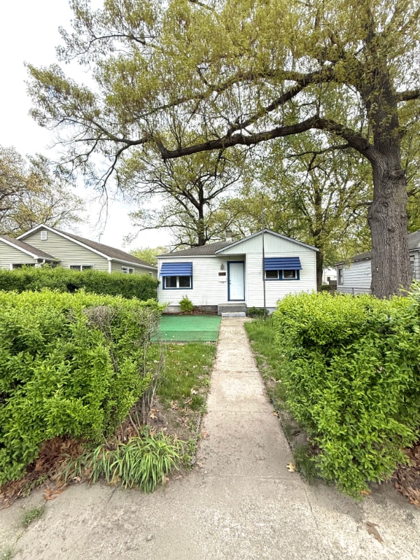 property at 3015 Clay