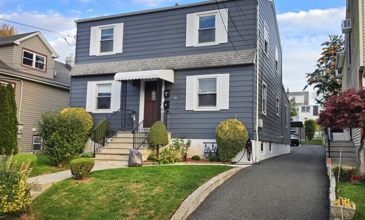 238 High St in North Arlington, NJ - Building Photo