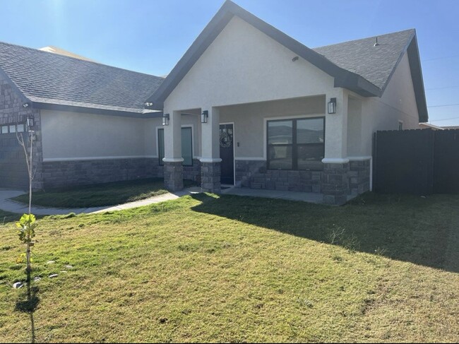 1505 S Willow St in Pecos, TX - Building Photo - Building Photo