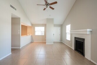 1355 Five Iron Dr in Lakeland, FL - Building Photo - Building Photo