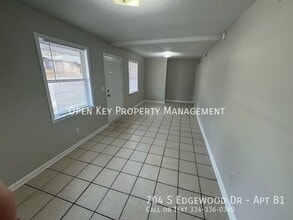 704 S Edgewood Dr, Unit Apt B1 in Dothan, AL - Building Photo - Building Photo