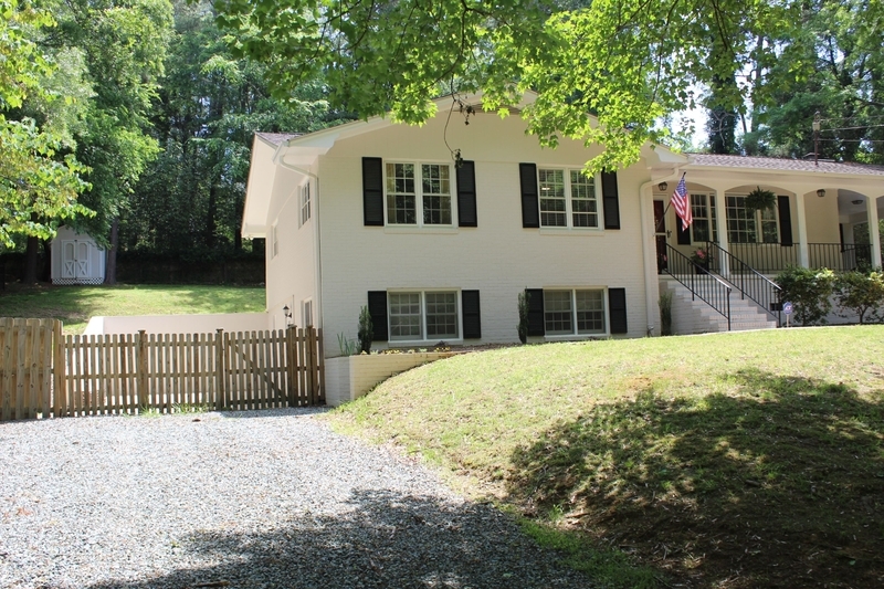 714 Bradley Rd in Chapel Hill, NC - Building Photo