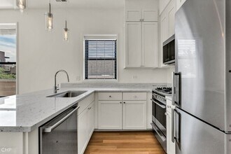1022 N Ashland Ave-Unit -2 in Chicago, IL - Building Photo - Building Photo