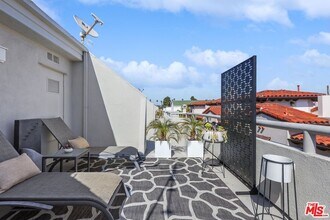1044 10th St in Santa Monica, CA - Foto de edificio - Building Photo