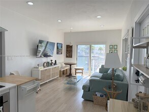 8401 Crespi Blvd in Miami, FL - Building Photo - Building Photo