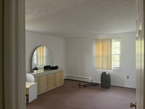 1172 Middle Turnpike W in Manchester, CT - Building Photo - Building Photo