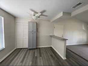 13413 Pine Needle Ln, Unit 13413 in Ft. Myers, FL - Foto de edificio - Building Photo