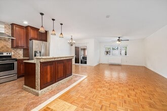 1111 River Rd in Edgewater, NJ - Building Photo - Building Photo