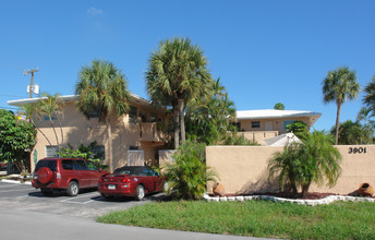 Ridge Garden Apartments in Fort Lauderdale, FL - Building Photo - Building Photo