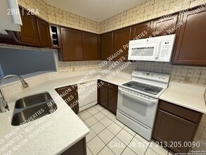 10955 Wurzbach Rd in San Antonio, TX - Building Photo - Building Photo