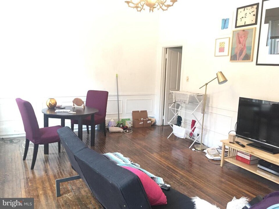 251 S 16th St in Philadelphia, PA - Building Photo