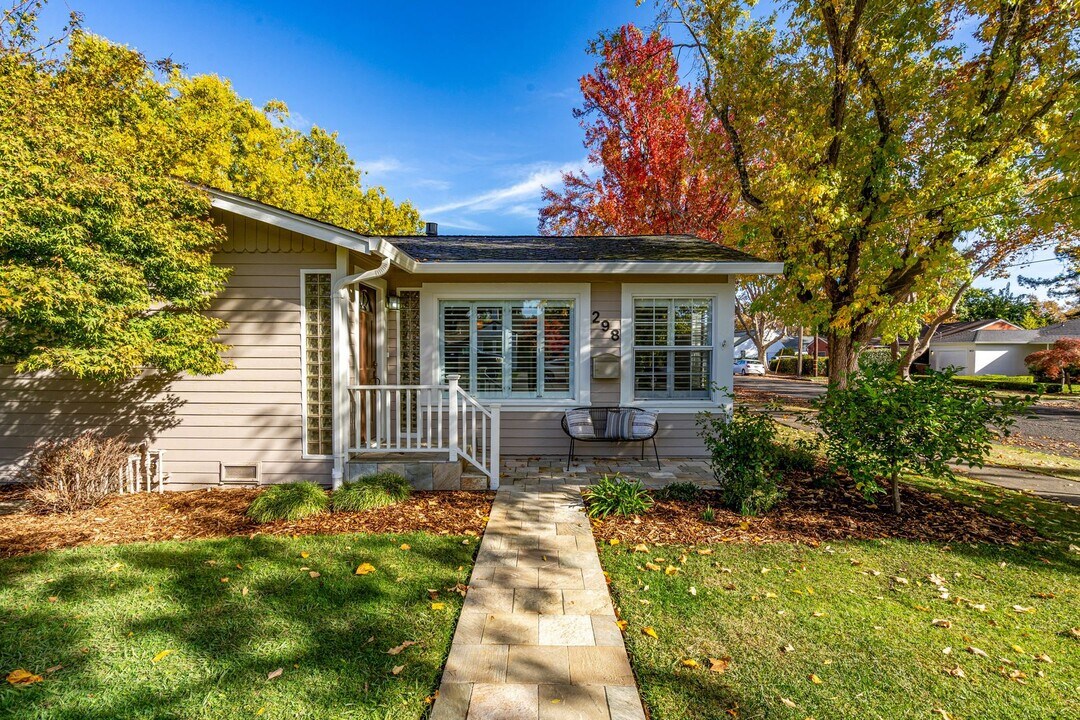 298 S Hartson St in Napa, CA - Building Photo