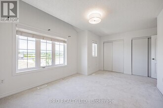 651-651 Farmstead Dr in Milton, ON - Building Photo - Building Photo