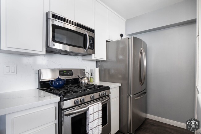 12119 Rochester Ave in Los Angeles, CA - Building Photo - Building Photo
