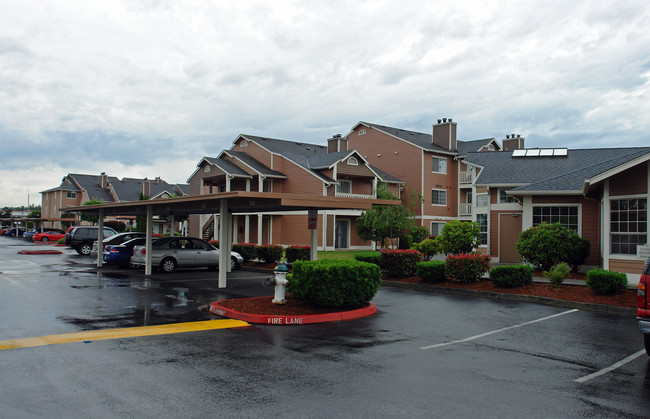 Chateau Rainier Apartments in Fife, WA - Building Photo - Building Photo