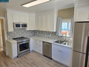 1129 Bishop St in Alameda, CA - Building Photo - Building Photo