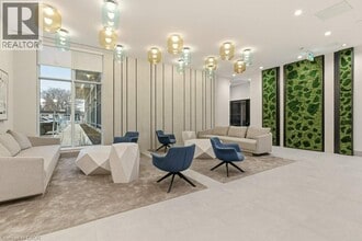 500 Plains Rd E in Burlington, ON - Building Photo - Building Photo