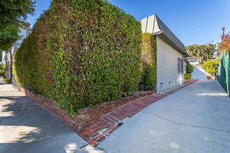 8757 Dorrington Ave in West Hollywood, CA - Building Photo - Building Photo