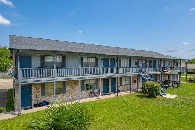 Ashlyn Park Apartments in Groves, TX - Building Photo - Building Photo