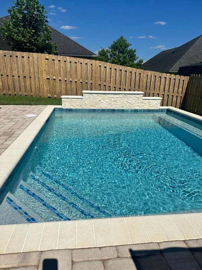 5767 Dunridge Dr in Pace, FL - Foto de edificio - Building Photo