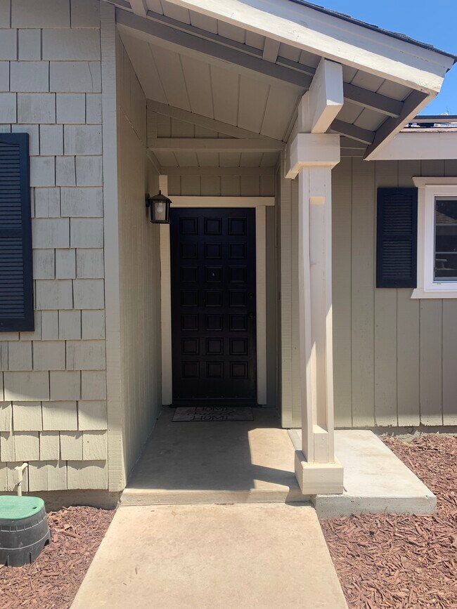 2546 W Victor Ct Rentals in Visalia, CA