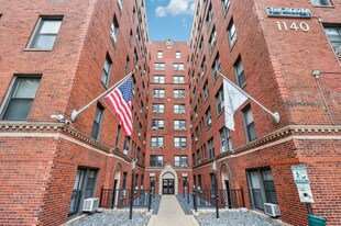 1140 N La Salle Dr in Chicago, IL - Building Photo