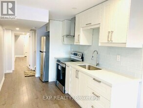 127 Anchusa Dr in Richmond Hill, ON - Building Photo - Building Photo