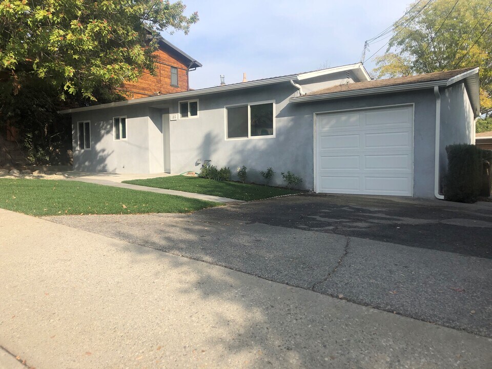 186 Auburn Ave, Unit Sierra Madre in Sierra Madre, CA - Building Photo