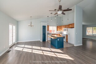 146 NW 25th St in Redmond, OR - Building Photo