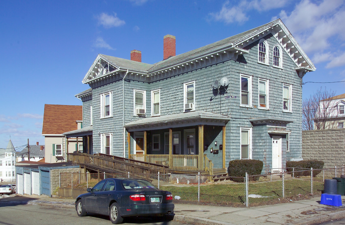 44 South St in Fall River, MA - Building Photo