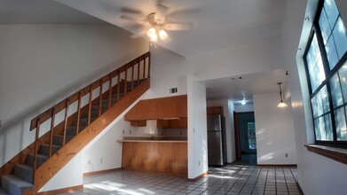1822 Jackson Bluff Rd in Tallahassee, FL - Foto de edificio - Building Photo