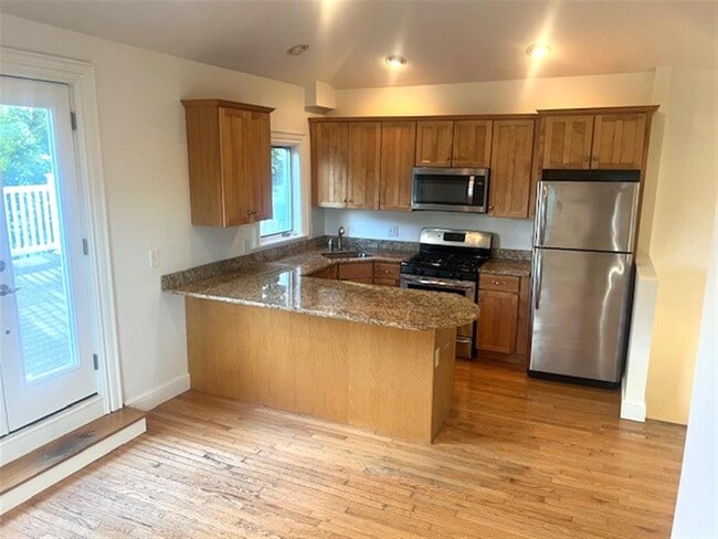 24 Pinckney St, Unit 3