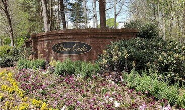 5650 River Oaks Pl NW in Atlanta, GA - Building Photo - Building Photo