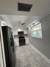 10280 Imperial Point Dr W in Largo, FL - Building Photo - Building Photo