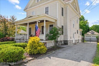 162 Lake Ave in Saratoga Springs, NY - Building Photo - Building Photo