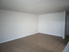 1520 W Blue Heron Blvd in Riviera Beach, FL - Building Photo - Building Photo